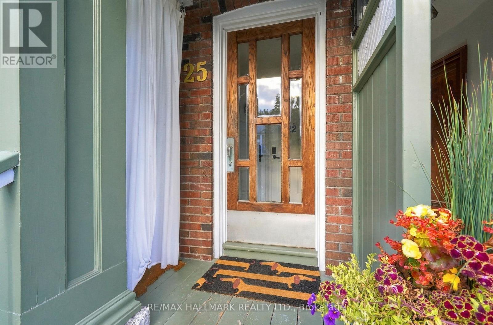 Upper - 25 Scarboro Beach Boulevard, Toronto, Ontario  M4E 2W9 - Photo 27 - E13787810