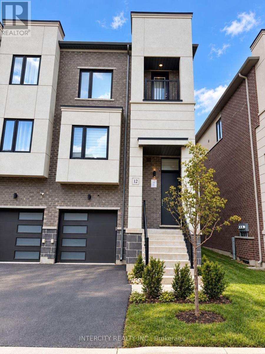 12 HEATHROW LANE, Caledon, Ontario