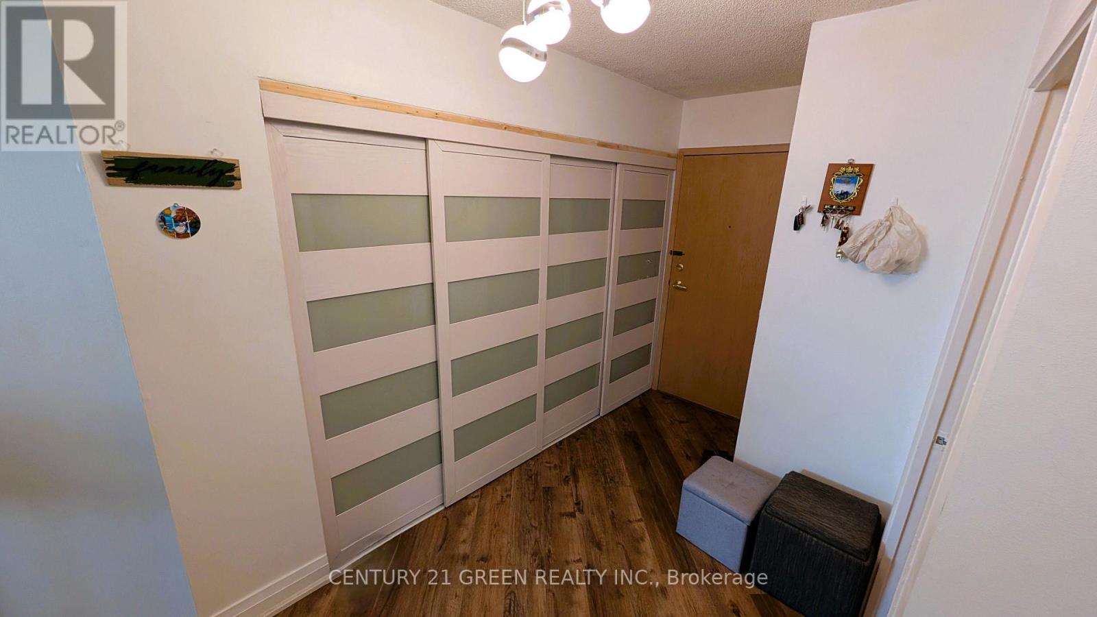1211 - 55 Elm Drive, Mississauga, Ontario  L5B 3Z3 - Photo 4 - W13788200