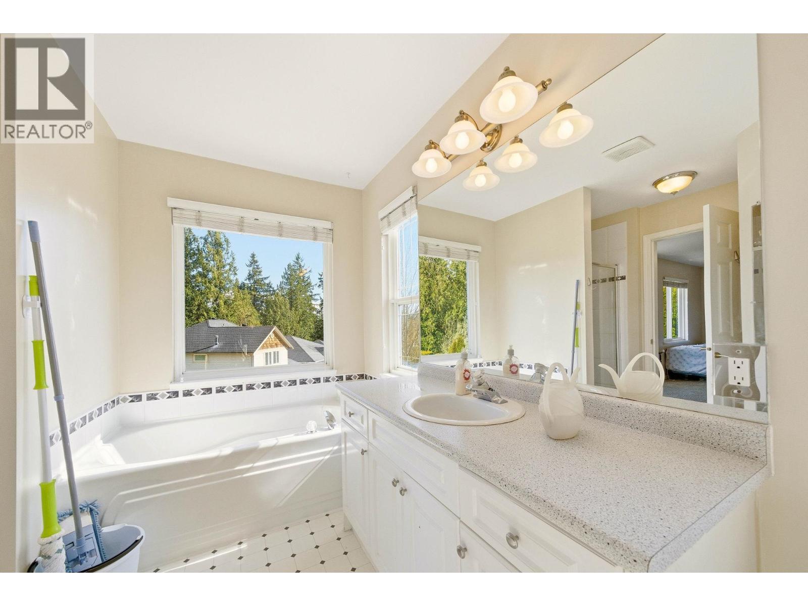 23800 Kanaka Way, Maple Ridge, British Columbia  V2W 1E5 - Photo 16 - R3131387