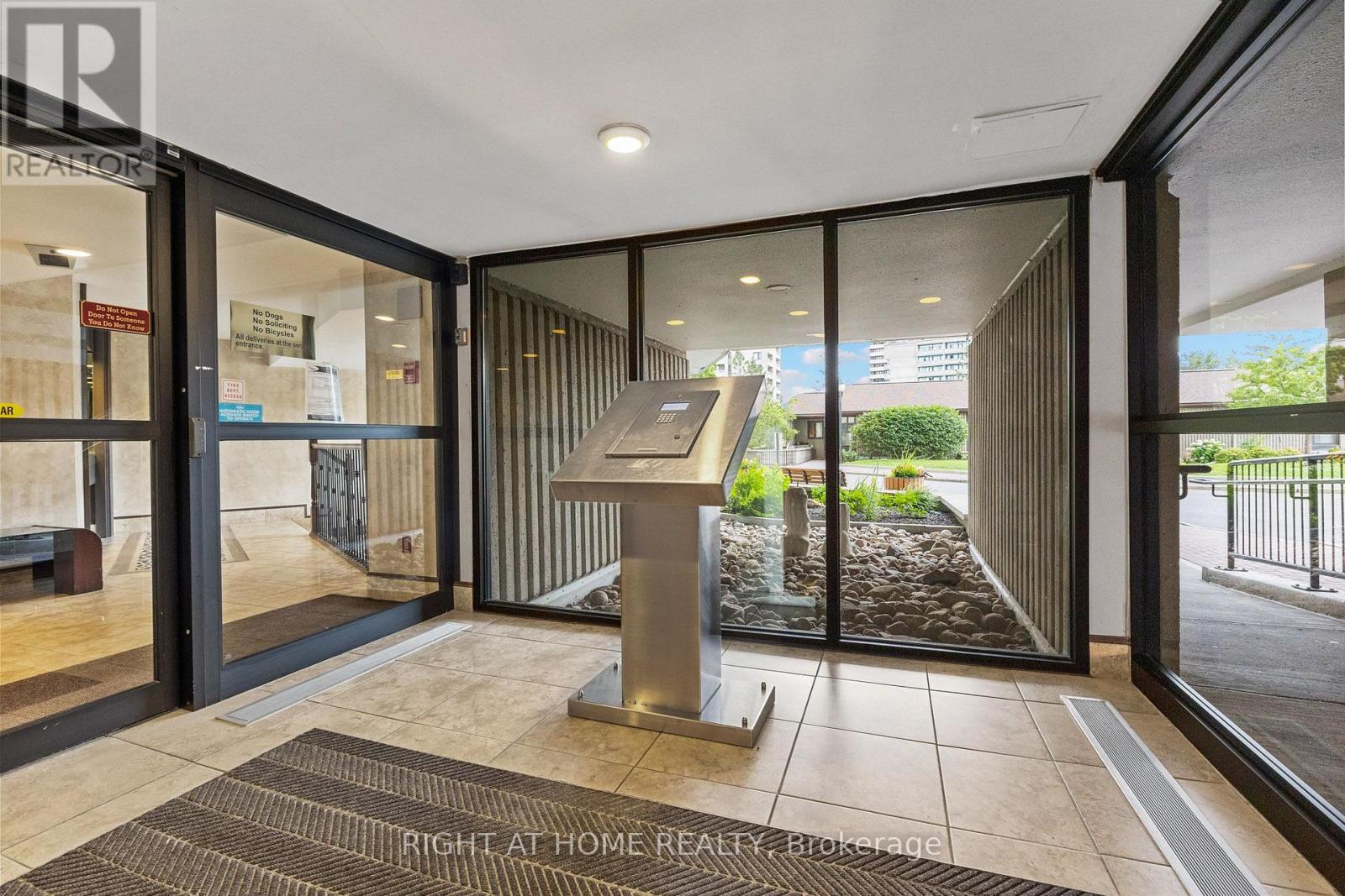 306 - 1081 Ambleside Drive, Ottawa, Ontario  K2B 8C8 - Photo 2 - X13788368