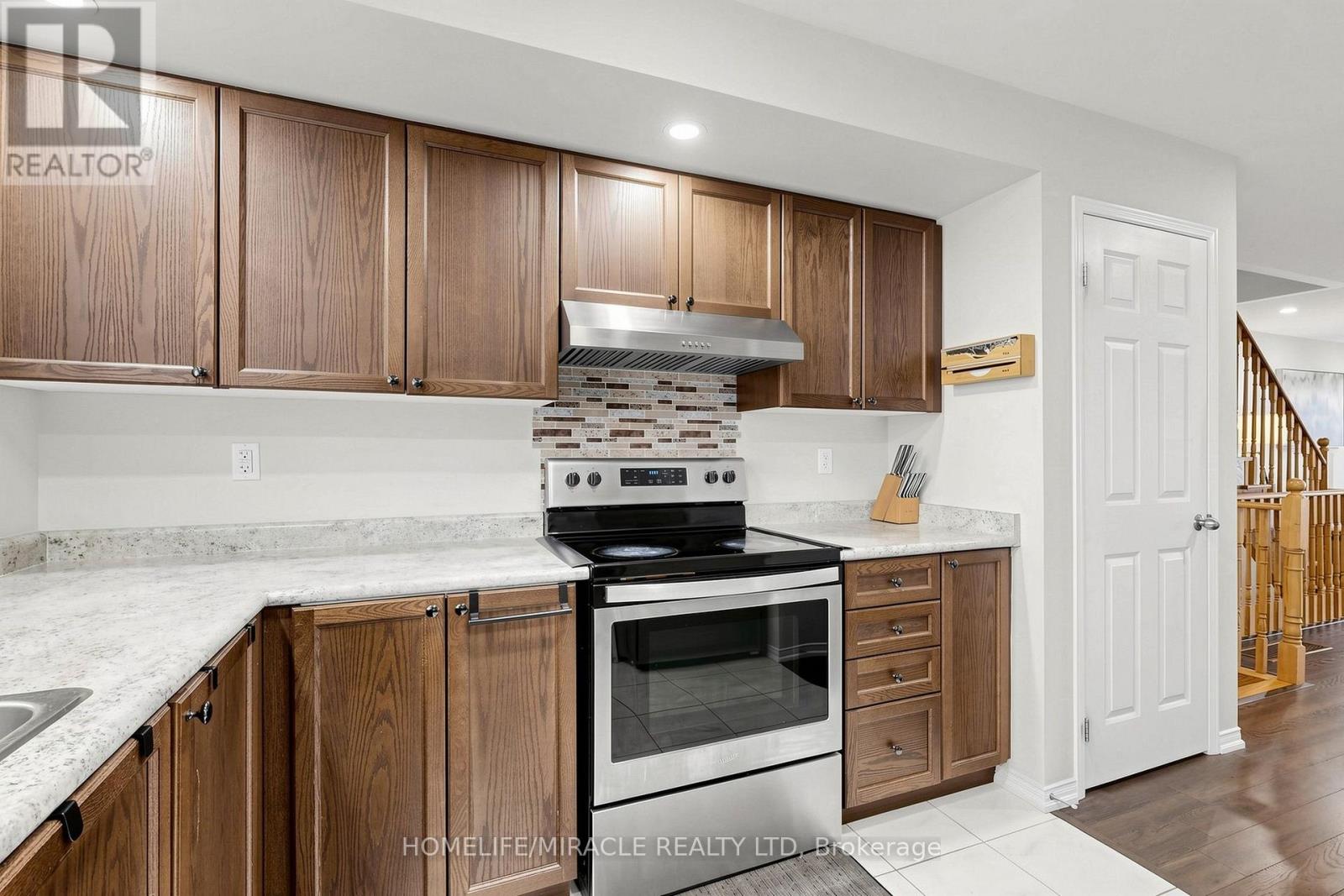 2725 Deputy Minister Path, Oshawa, Ontario  L1L 0M7 - Photo 12 - E13788342