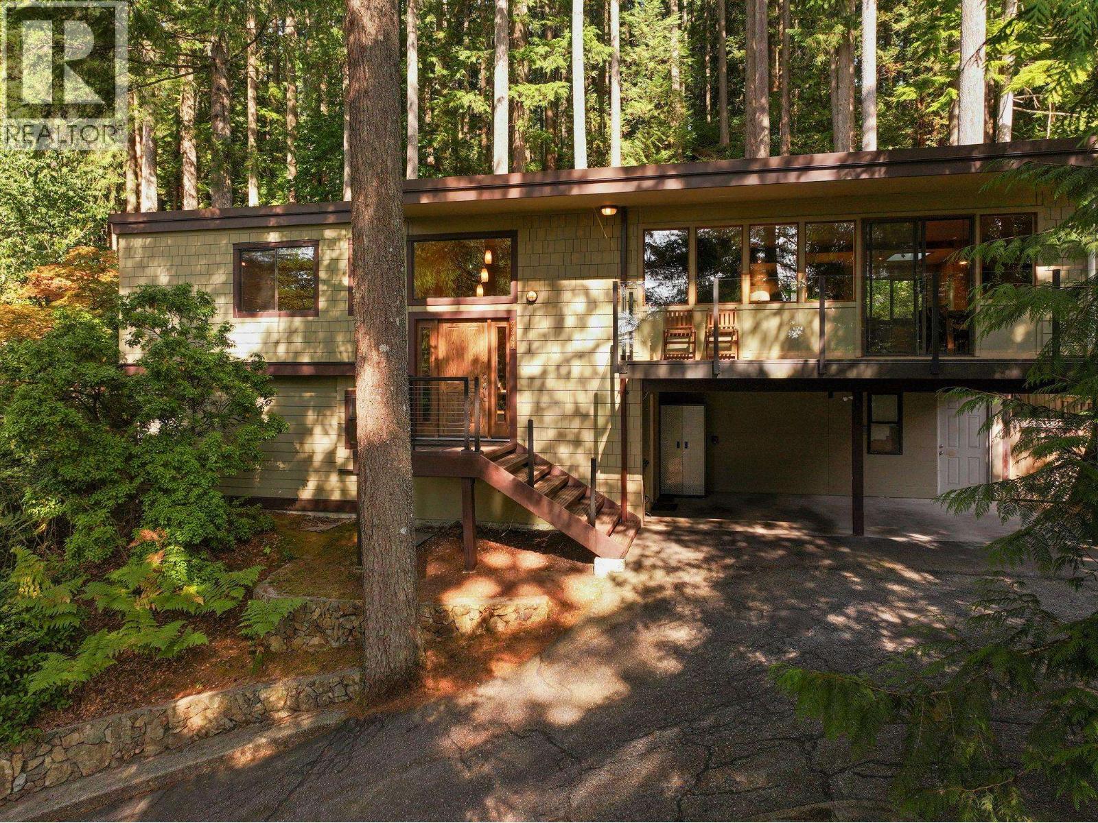 2344 Hyannis Drive, North Vancouver, British Columbia  V7H 2E6 - Photo 2 - R3165846