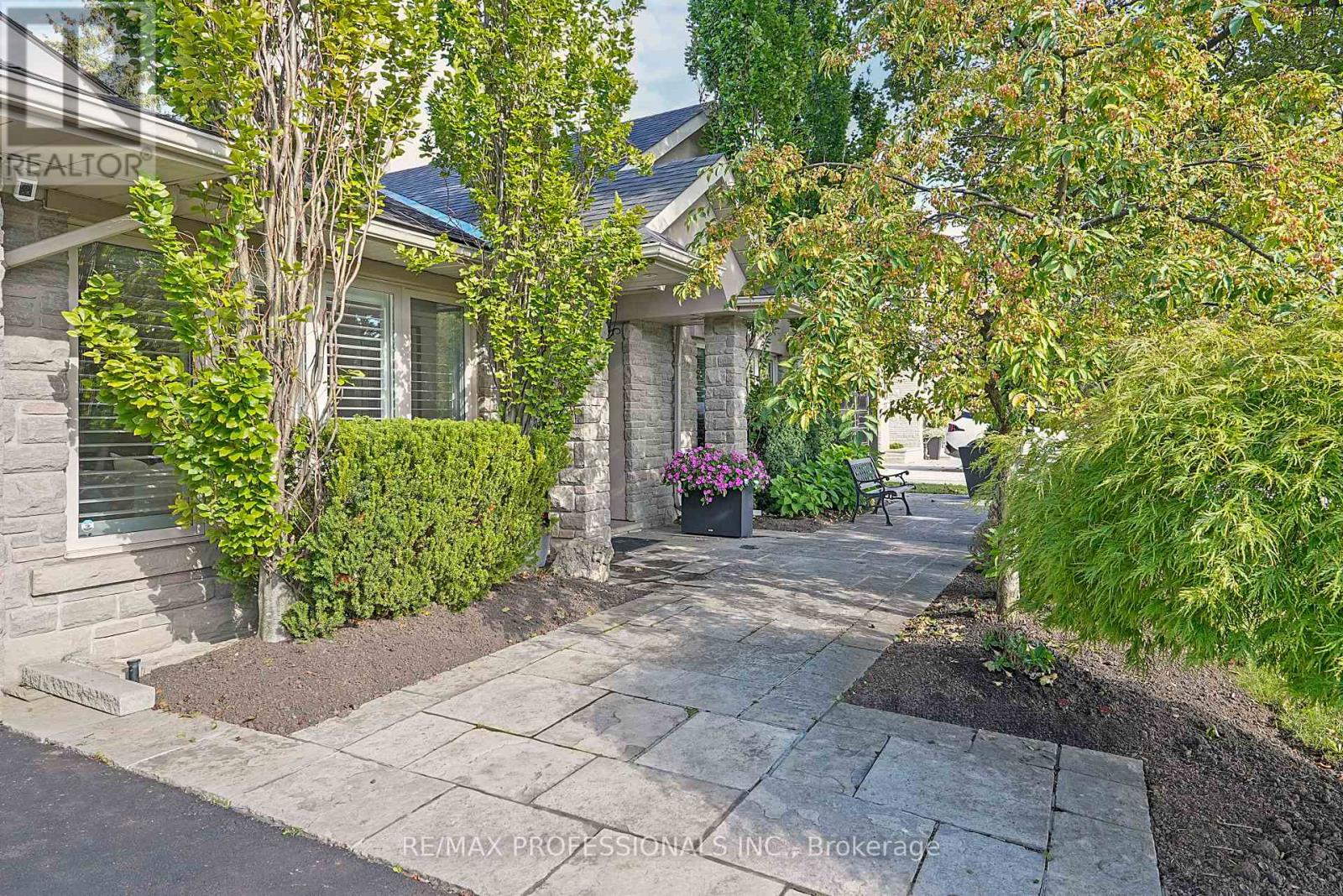 61 Abilene Drive, Toronto, Ontario  M9A 2N1 - Photo 2 - W13788402