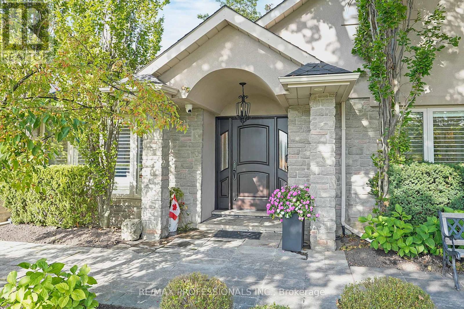 61 Abilene Drive, Toronto, Ontario  M9A 2N1 - Photo 3 - W13788402