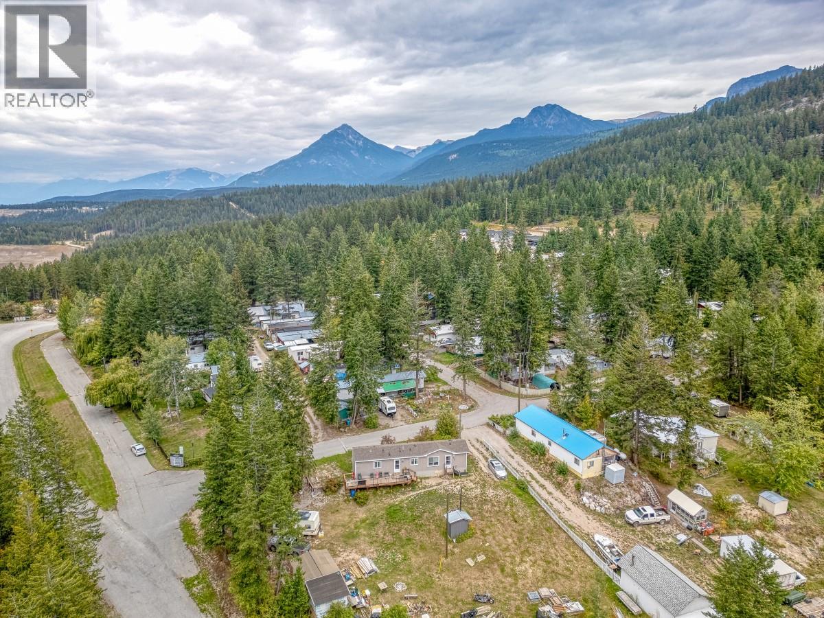 470 Reflection Lake Road, Golden, British Columbia  V0A 1H6 - Photo 17 - 10400928
