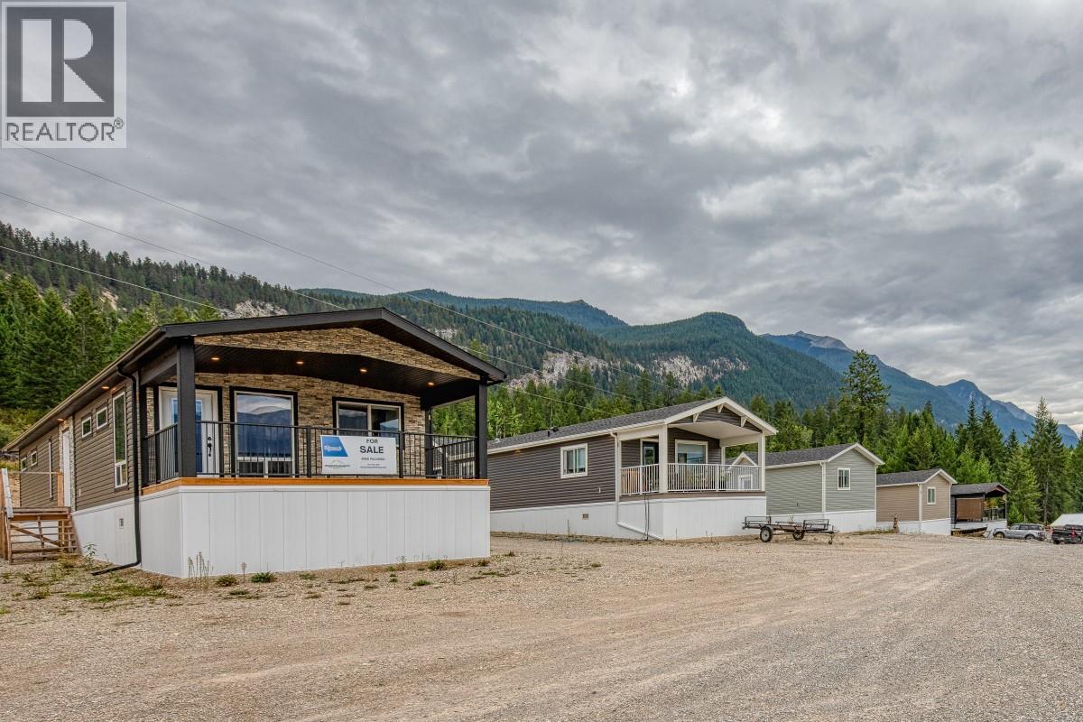 470 Reflection Lake Road, Golden, British Columbia  V0A 1H6 - Photo 7 - 10400928