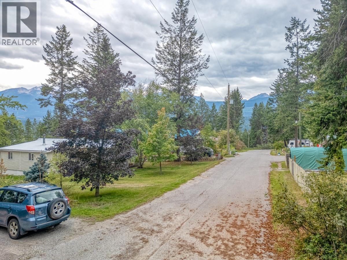 470 Reflection Lake Road, Golden, British Columbia  V0A 1H6 - Photo 19 - 10400928