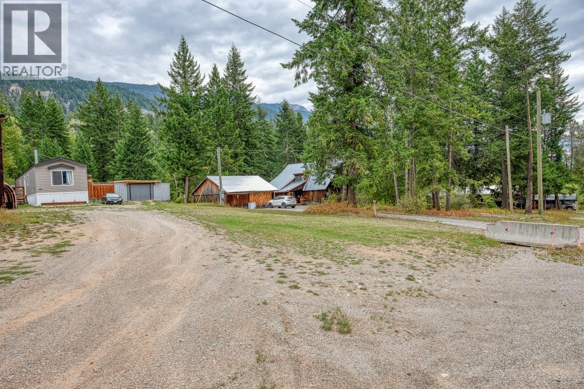470 Reflection Lake Road, Golden, British Columbia  V0A 1H6 - Photo 39 - 10400928