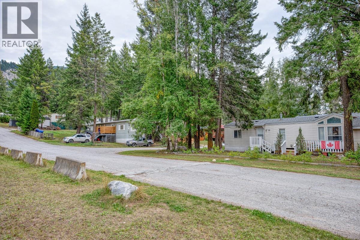 470 Reflection Lake Road, Golden, British Columbia  V0A 1H6 - Photo 27 - 10400928