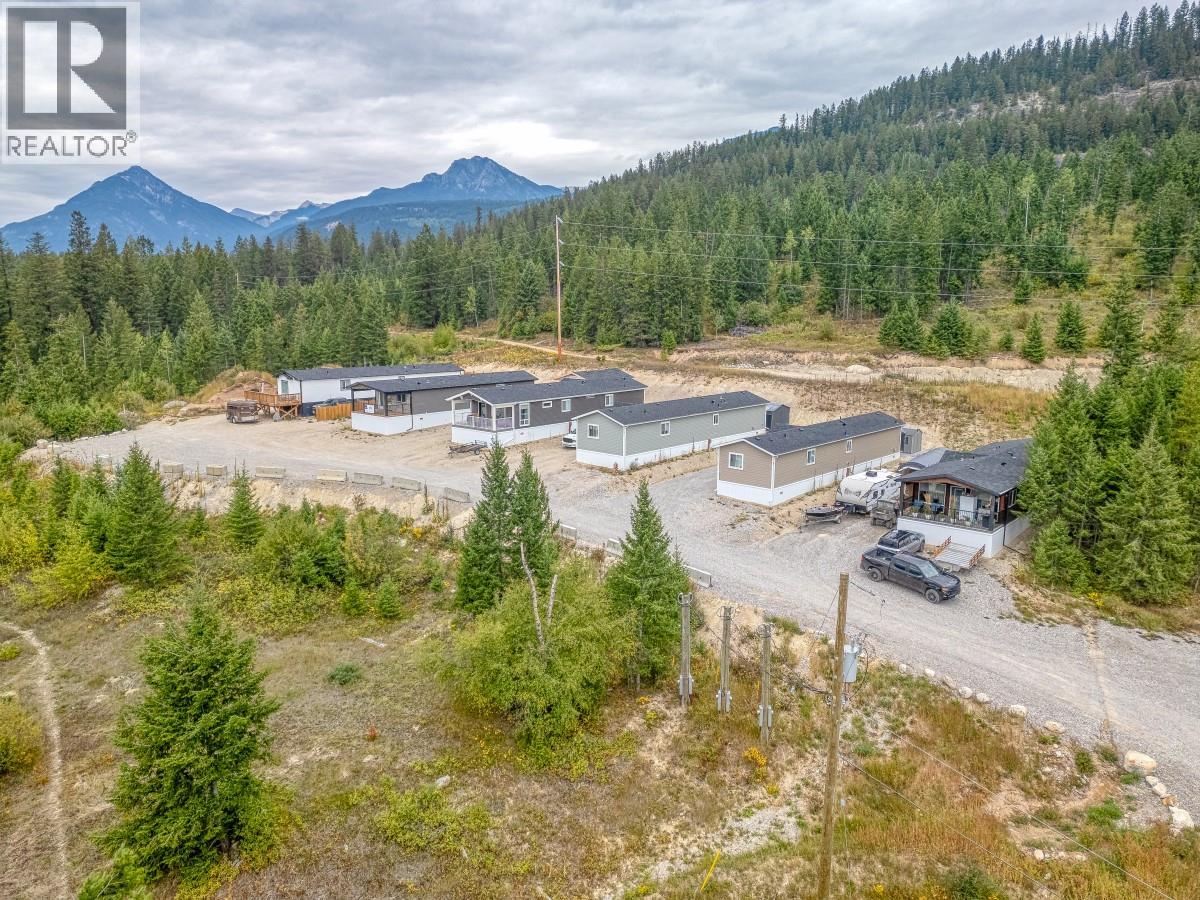 470 Reflection Lake Road, Golden, British Columbia  V0A 1H6 - Photo 3 - 10400928