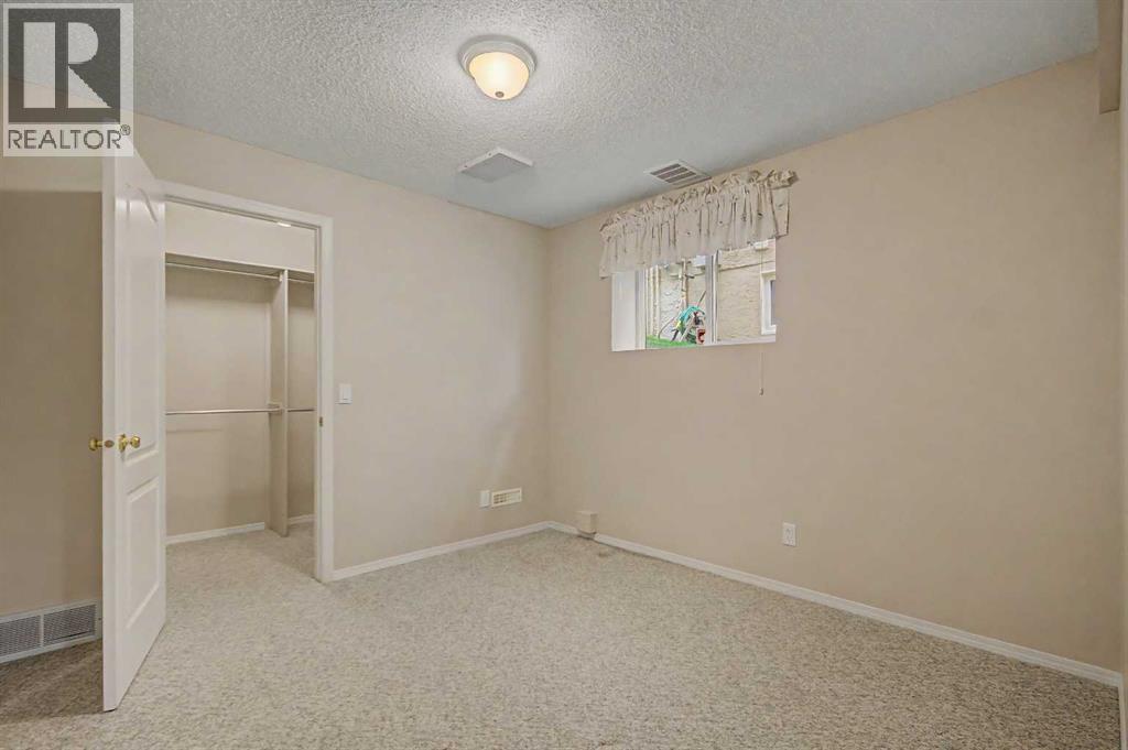 26 Mt Mckenzie Villas Se, Calgary, Alberta  T2Z 2P9 - Photo 29 - A2344891