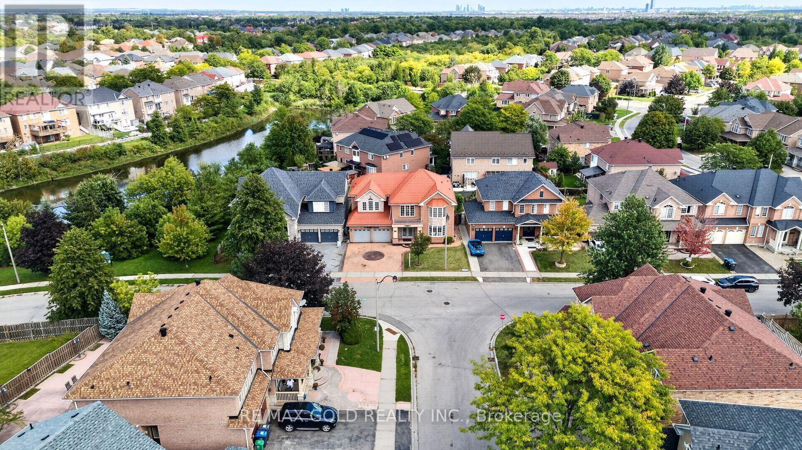 70 Maldives Crescent, Brampton, Ontario  L6P 1L1 - Photo 49 - W13786376