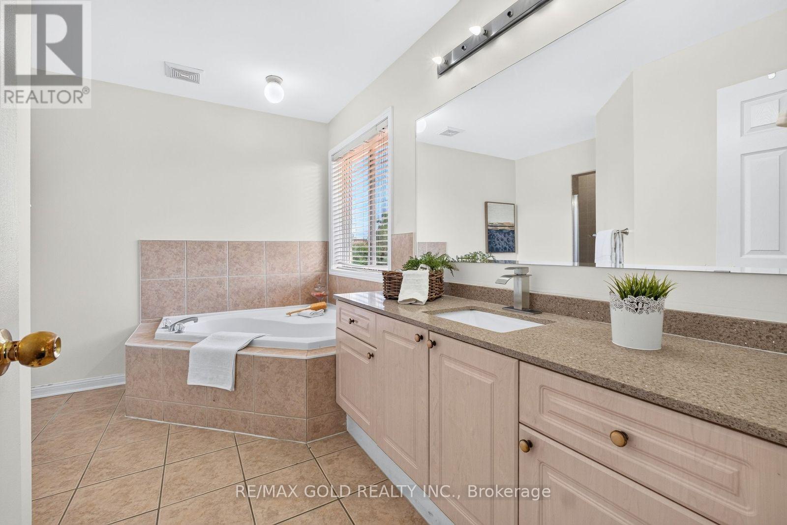 70 Maldives Crescent, Brampton, Ontario  L6P 1L1 - Photo 24 - W13786376