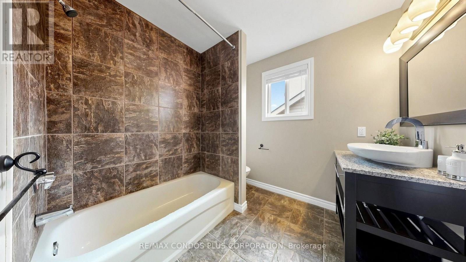 859 Brandenburg Boulevard, Waterloo, Ontario  N2T 2X6 - Photo 34 - X13788048