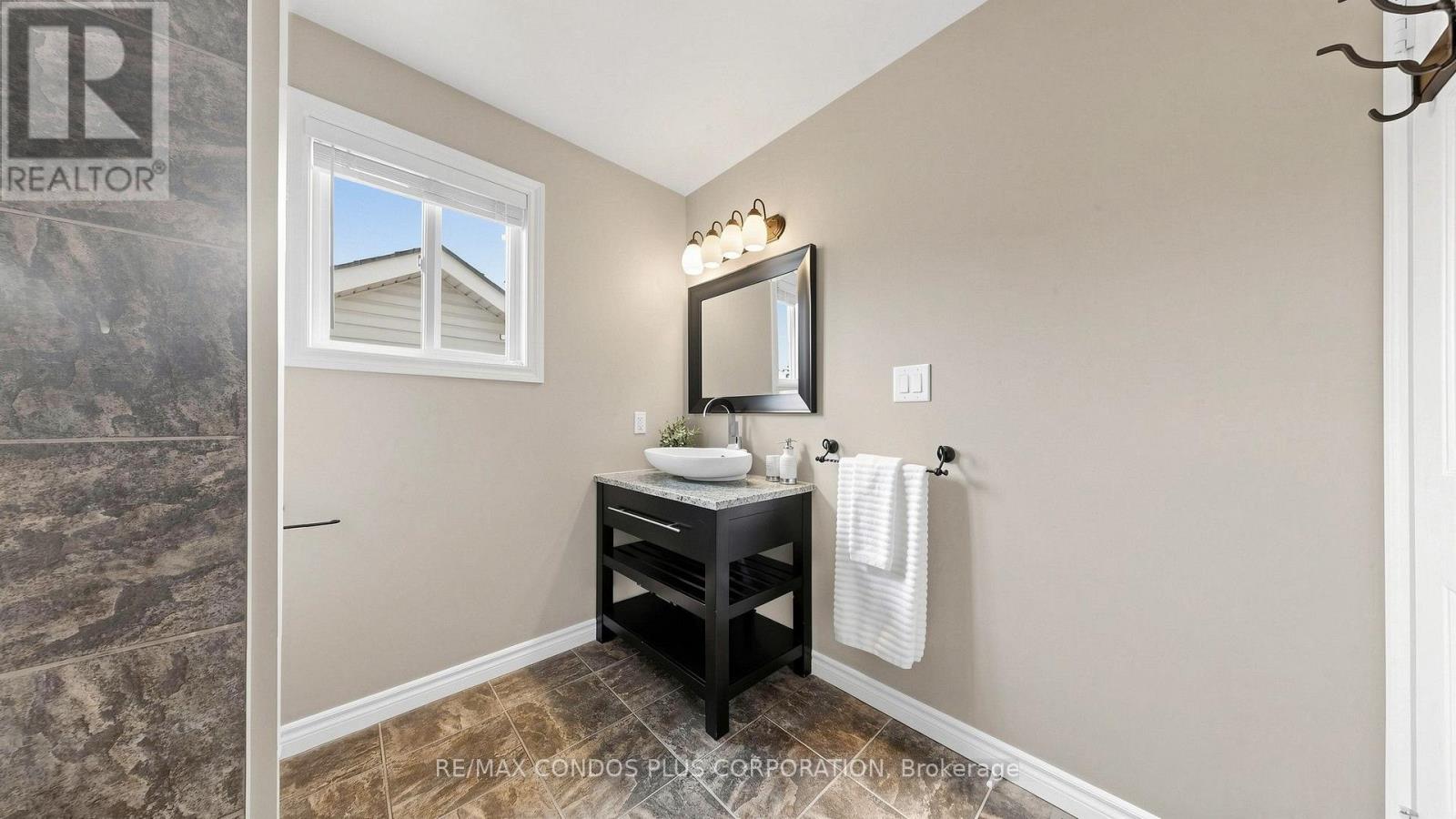 859 Brandenburg Boulevard, Waterloo, Ontario  N2T 2X6 - Photo 35 - X13788048