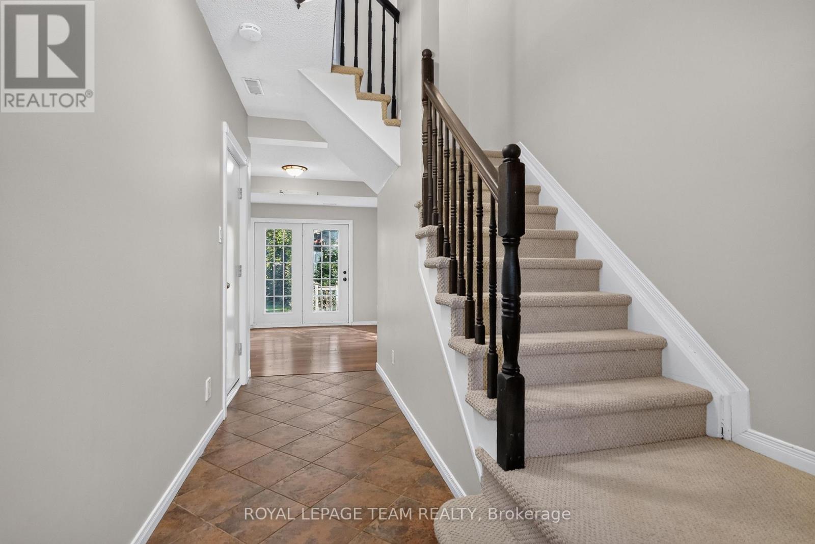 136 Glamorgan Drive, Ottawa, Ontario  K2L 1R8 - Photo 3 - X13788496