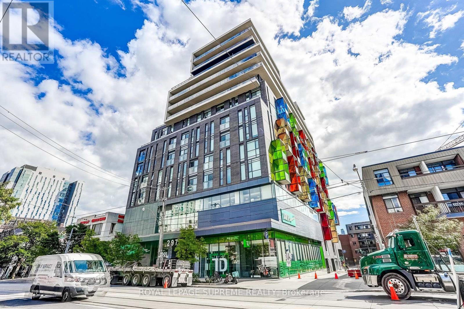 720 - 297 COLLEGE STREET, Toronto, Ontario
