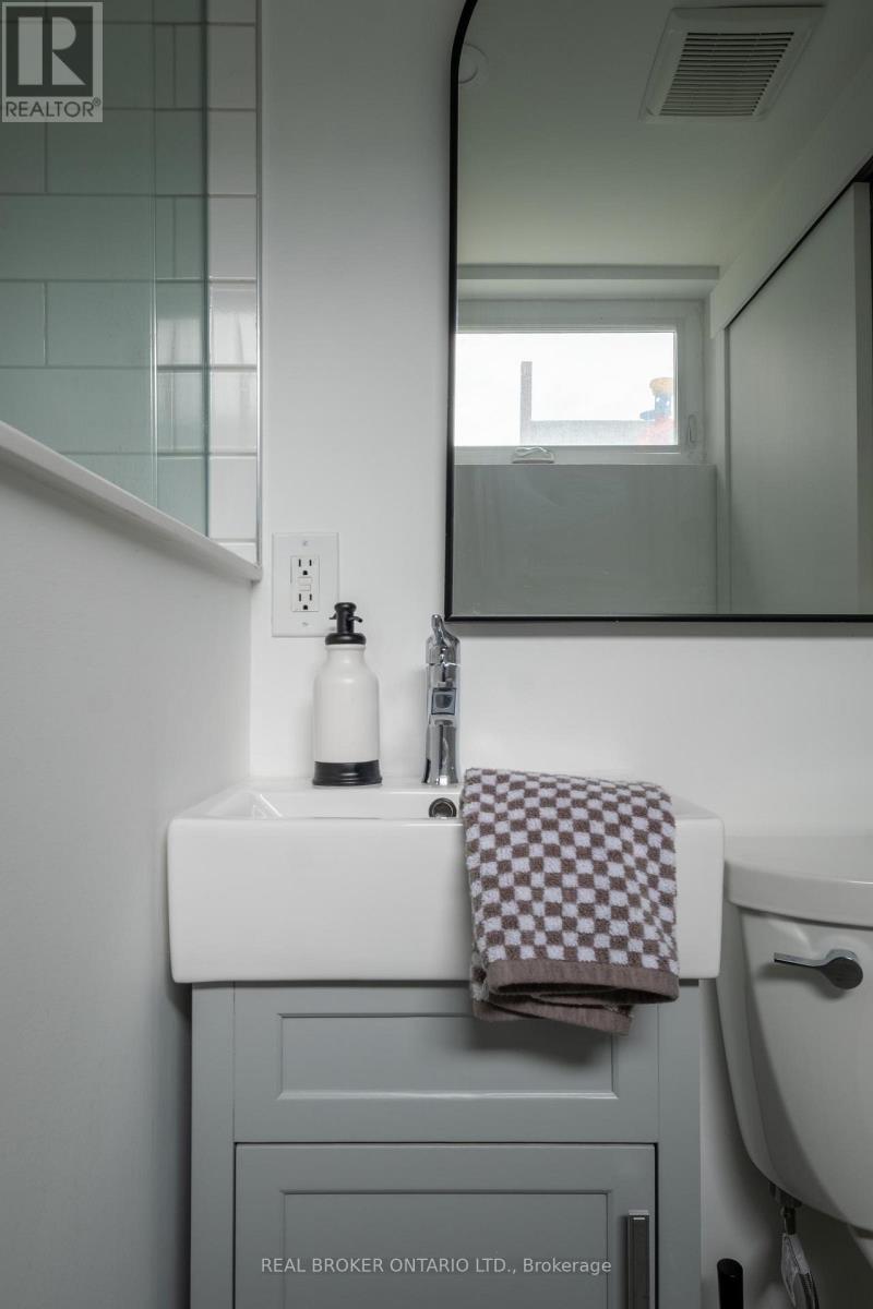 276 Gowan Avenue, Toronto, Ontario  M4J 2K6 - Photo 43 - E13788460