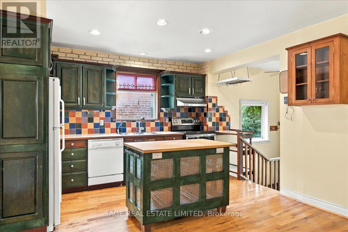 43 Orley Avenue, Toronto, Ontario  M4C 2C2 - Photo 11 - E13788512