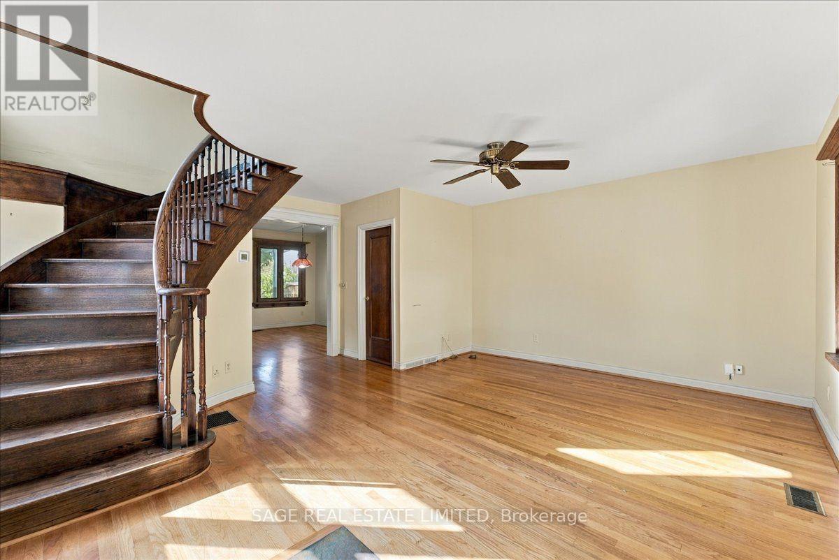43 Orley Avenue, Toronto, Ontario  M4C 2C2 - Photo 5 - E13788512