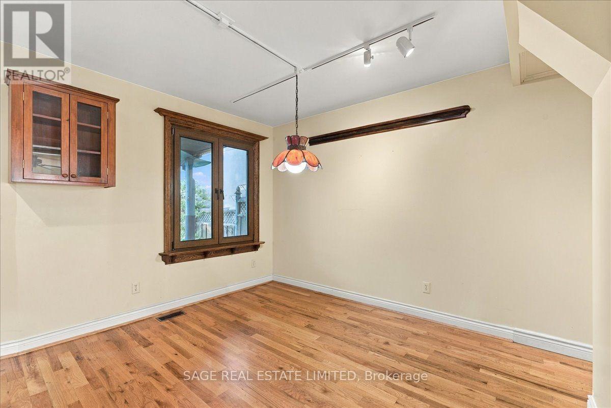43 Orley Avenue, Toronto, Ontario  M4C 2C2 - Photo 7 - E13788512