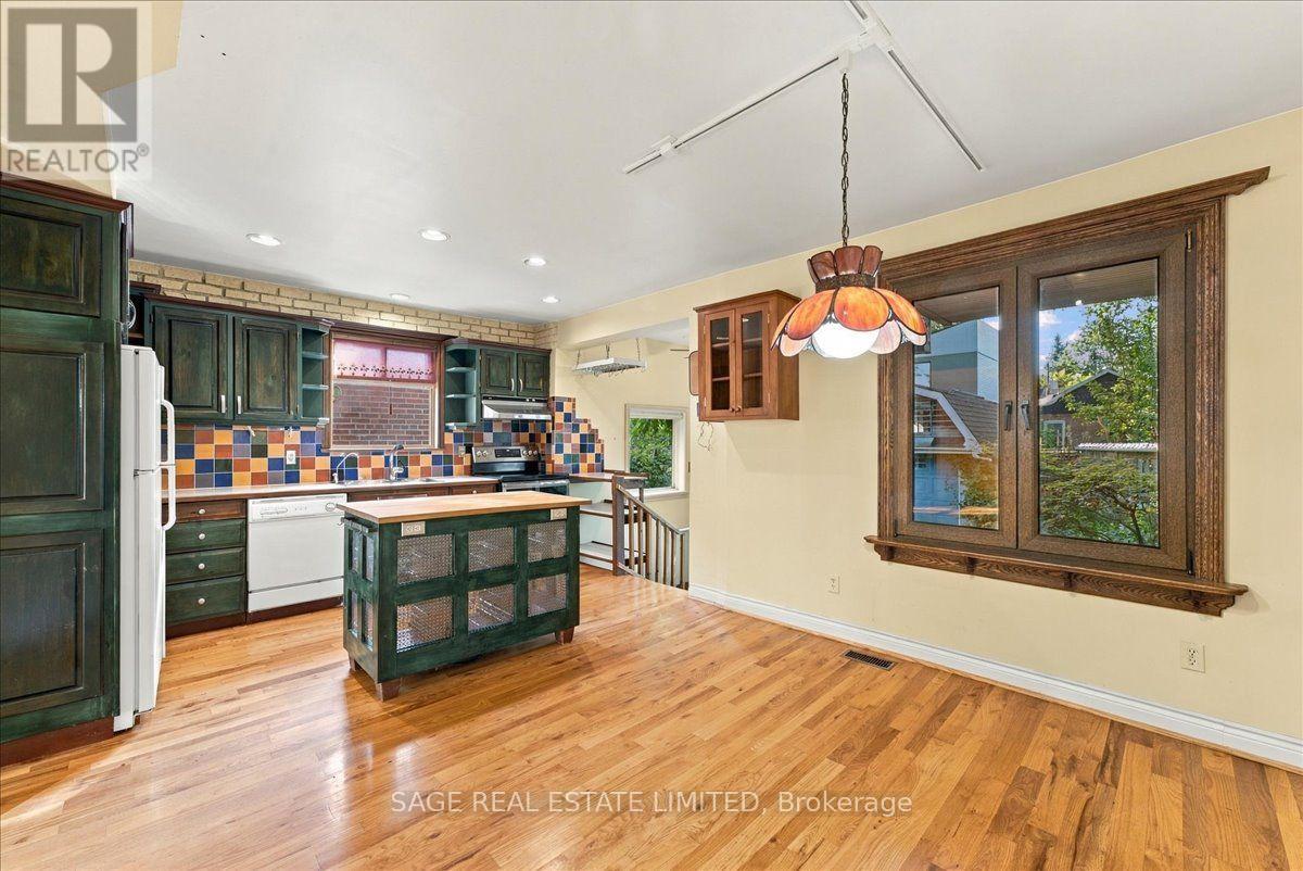 43 Orley Avenue, Toronto, Ontario  M4C 2C2 - Photo 8 - E13788512