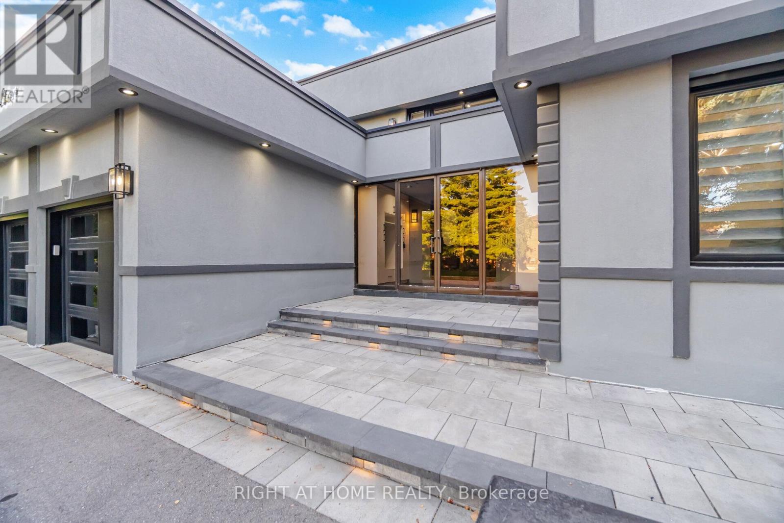 32 Colton Crescent S, Vaughan, Ontario  L4L 3L7 - Photo 2 - N13788522