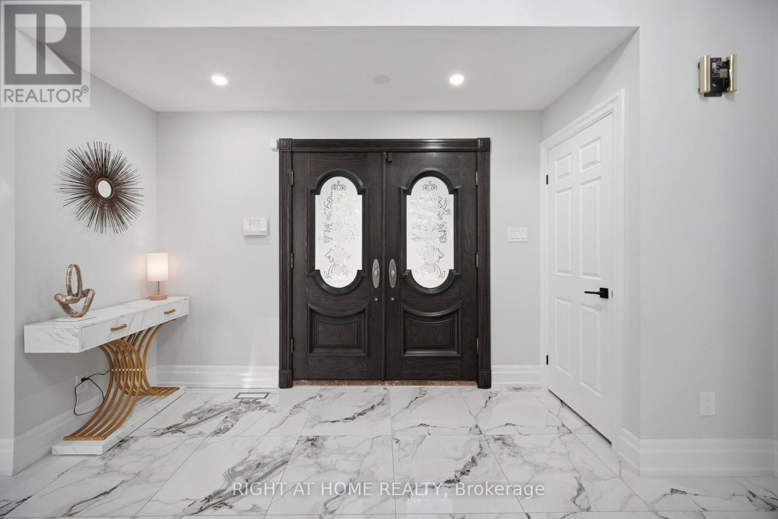 32 Colton Crescent S, Vaughan, Ontario  L4L 3L7 - Photo 4 - N13788522