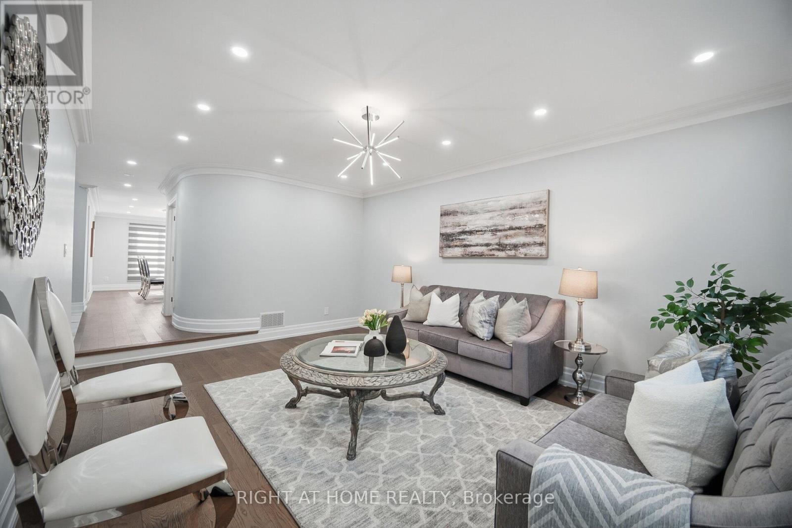 32 Colton Crescent S, Vaughan, Ontario  L4L 3L7 - Photo 9 - N13788522