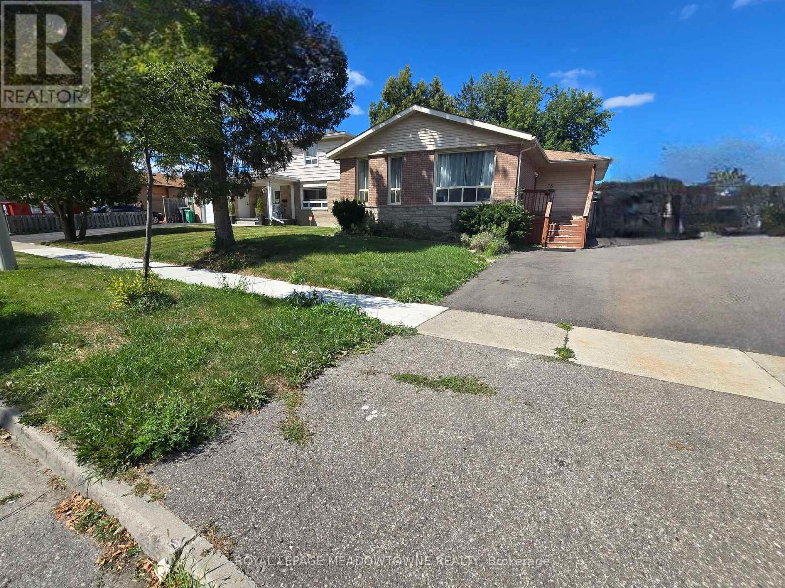 46 REIGATE AVENUE, Brampton, Ontario