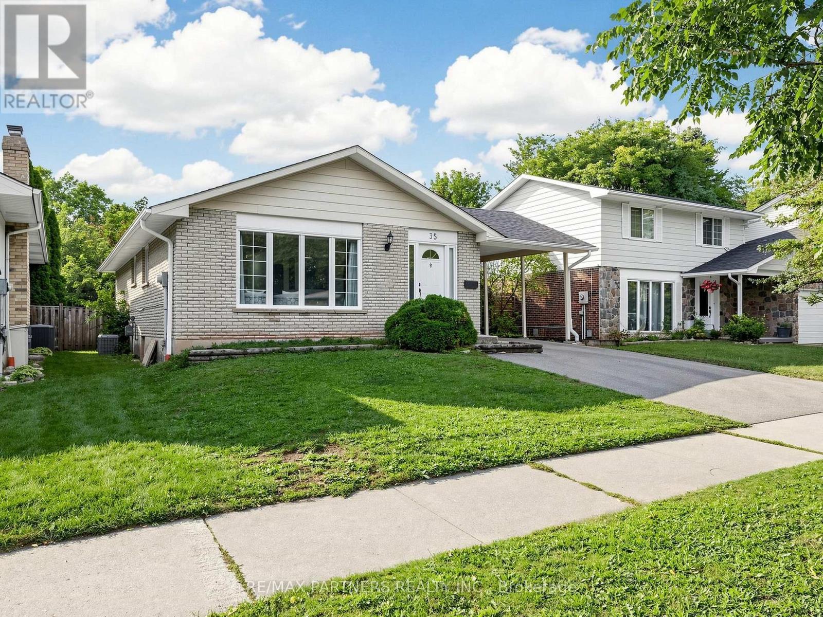 35 Culham Street, Oakville, Ontario  L6H 1G3 - Photo 2 - W13788524