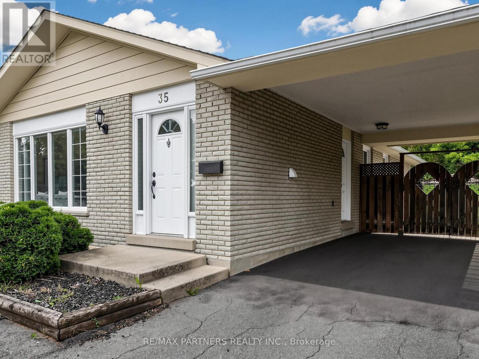 35 Culham Street, Oakville, Ontario  L6H 1G3 - Photo 3 - W13788524