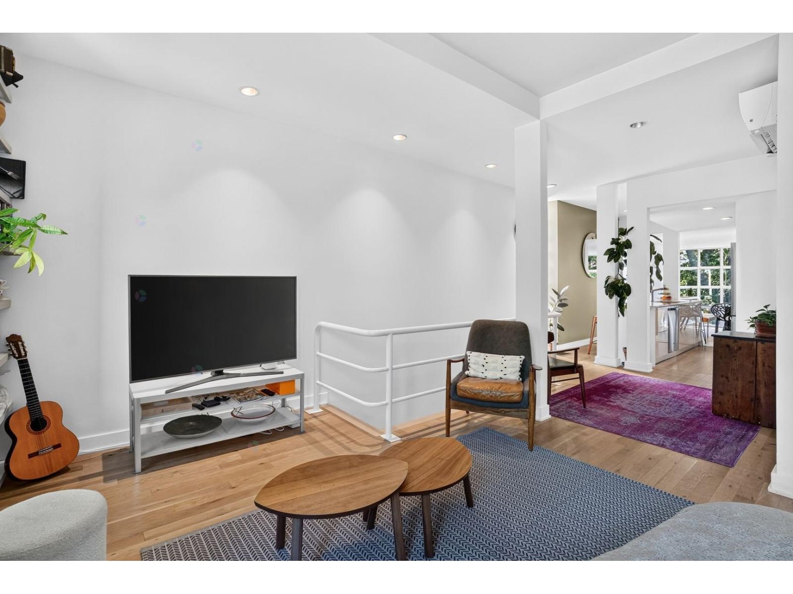 474 Av. Victoria Westmount Quebec Canada H3Y2R4 4
