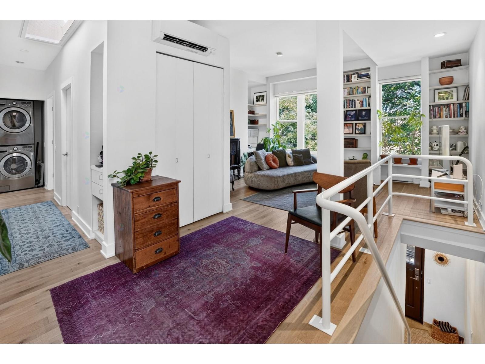 474 Av. Victoria Westmount Quebec Canada H3Y2R4 2