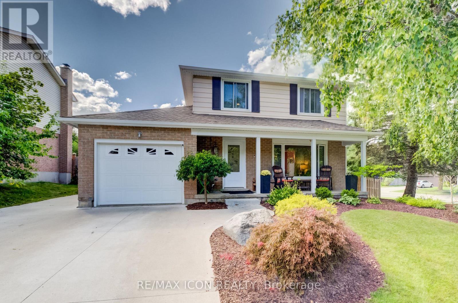 7 VINTAGE CRESCENT, Kitchener, Ontario