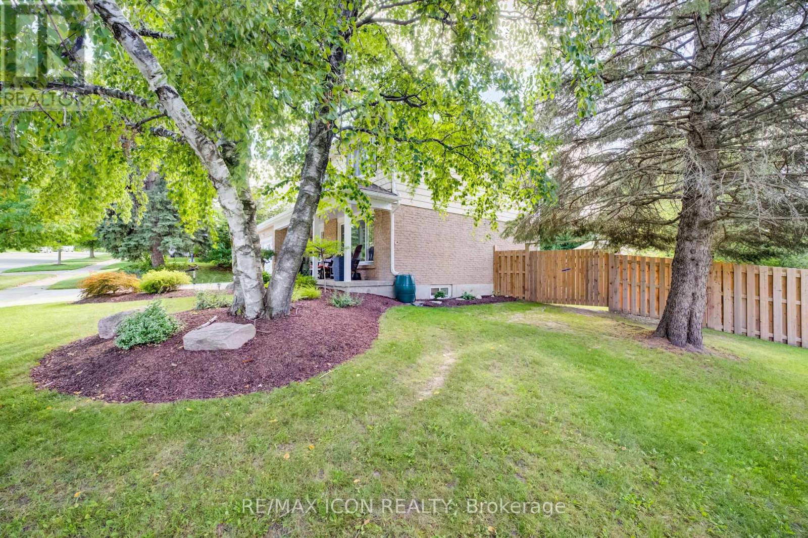 7 Vintage Crescent, Kitchener, Ontario  N2P 1L1 - Photo 2 - X13788436