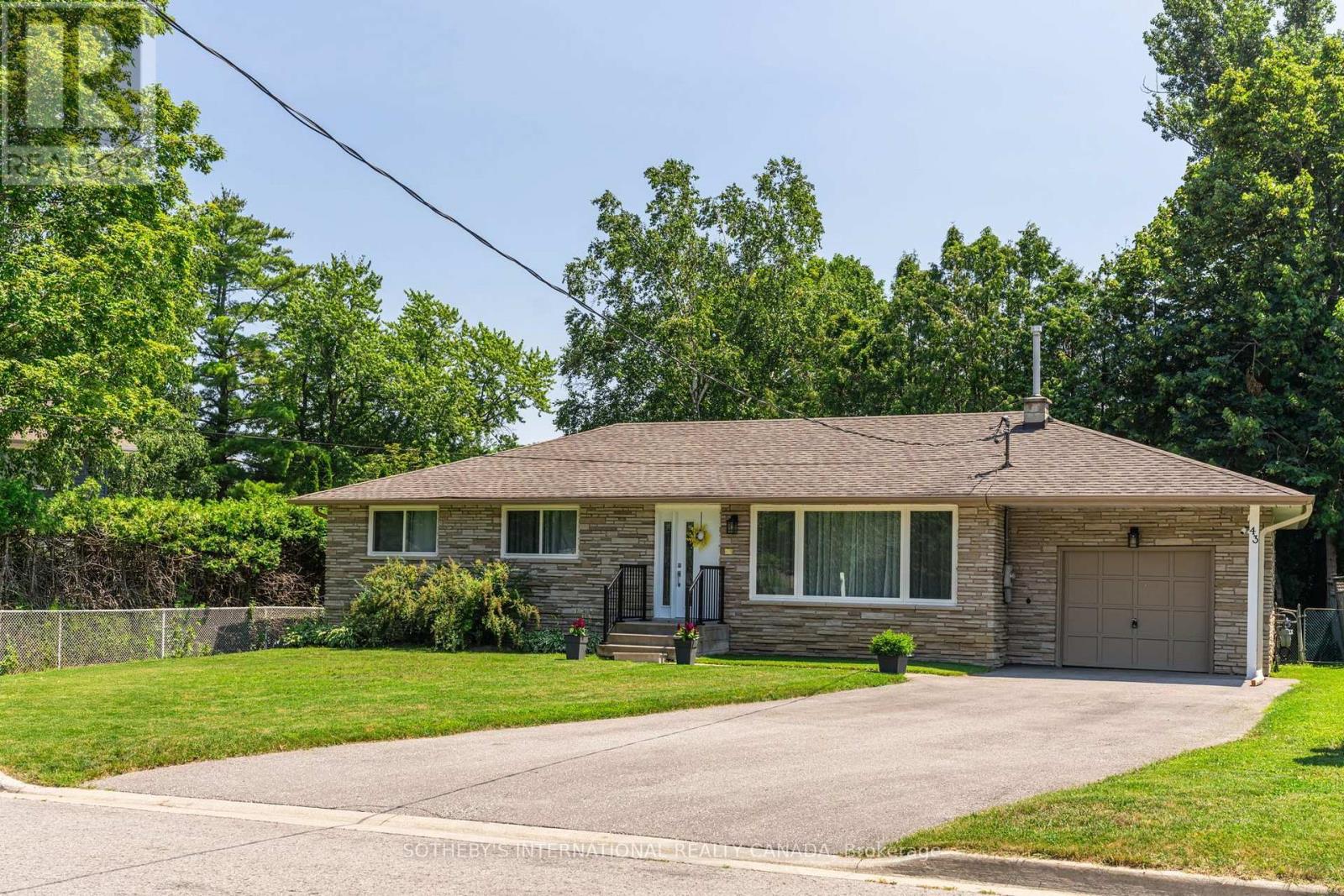43 Northwood Road, Georgina, Ontario  L0E 1R0 - Photo 2 - N13788232