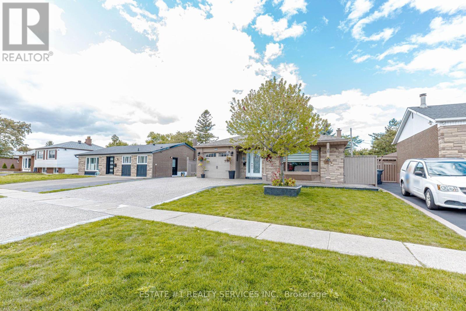 80 Addington Crescent, Brampton, Ontario  L6T 2R3 - Photo 2 - W13777762