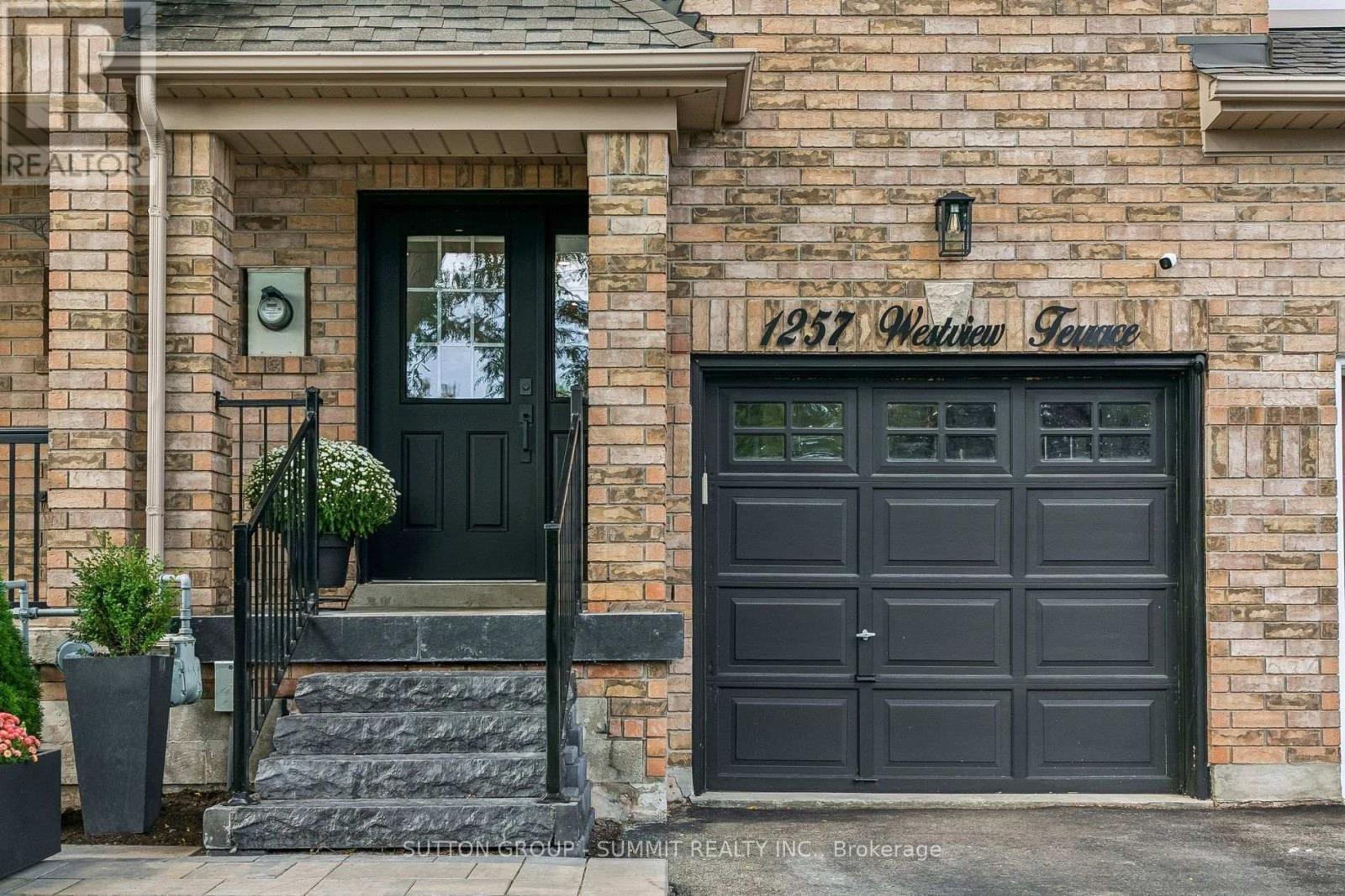 1257 Westview Terrace, Oakville, Ontario  L6M 4B4 - Photo 2 - W13788484
