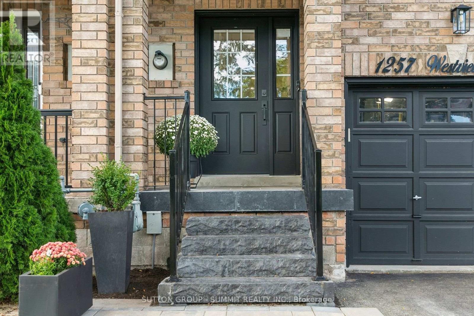 1257 Westview Terrace, Oakville, Ontario  L6M 4B4 - Photo 3 - W13788484