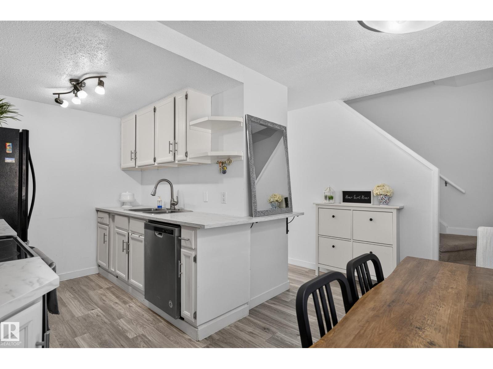 130 Woodstock Nw Nw, Edmonton, Alberta  T5T 0H6 - Photo 4 - E4508820
