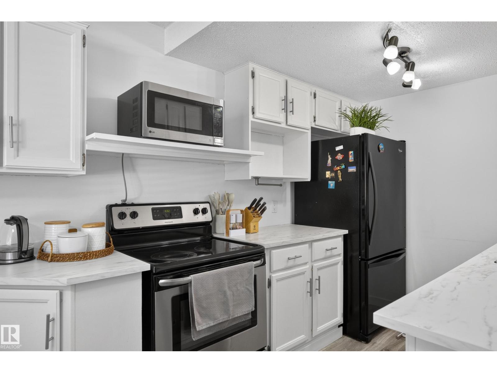 130 Woodstock Nw Nw, Edmonton, Alberta  T5T 0H6 - Photo 2 - E4508820