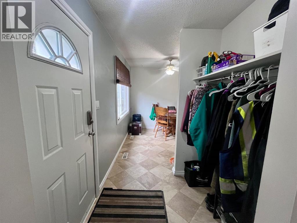7, 110 Tamarack Avenue, Hinton, Alberta  T7V 1C5 - Photo 6 - A2345510