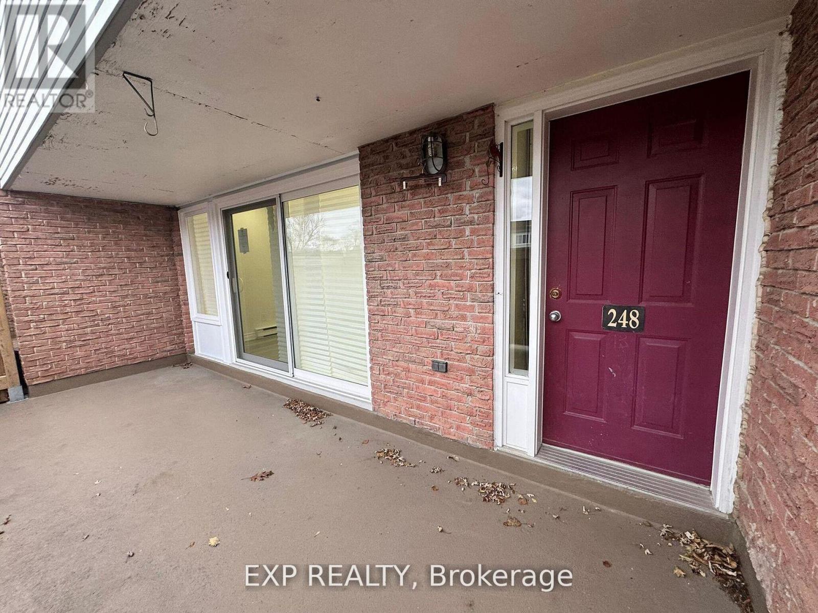 120 - 248 MILESTONE CRESCENT, Aurora, Ontario