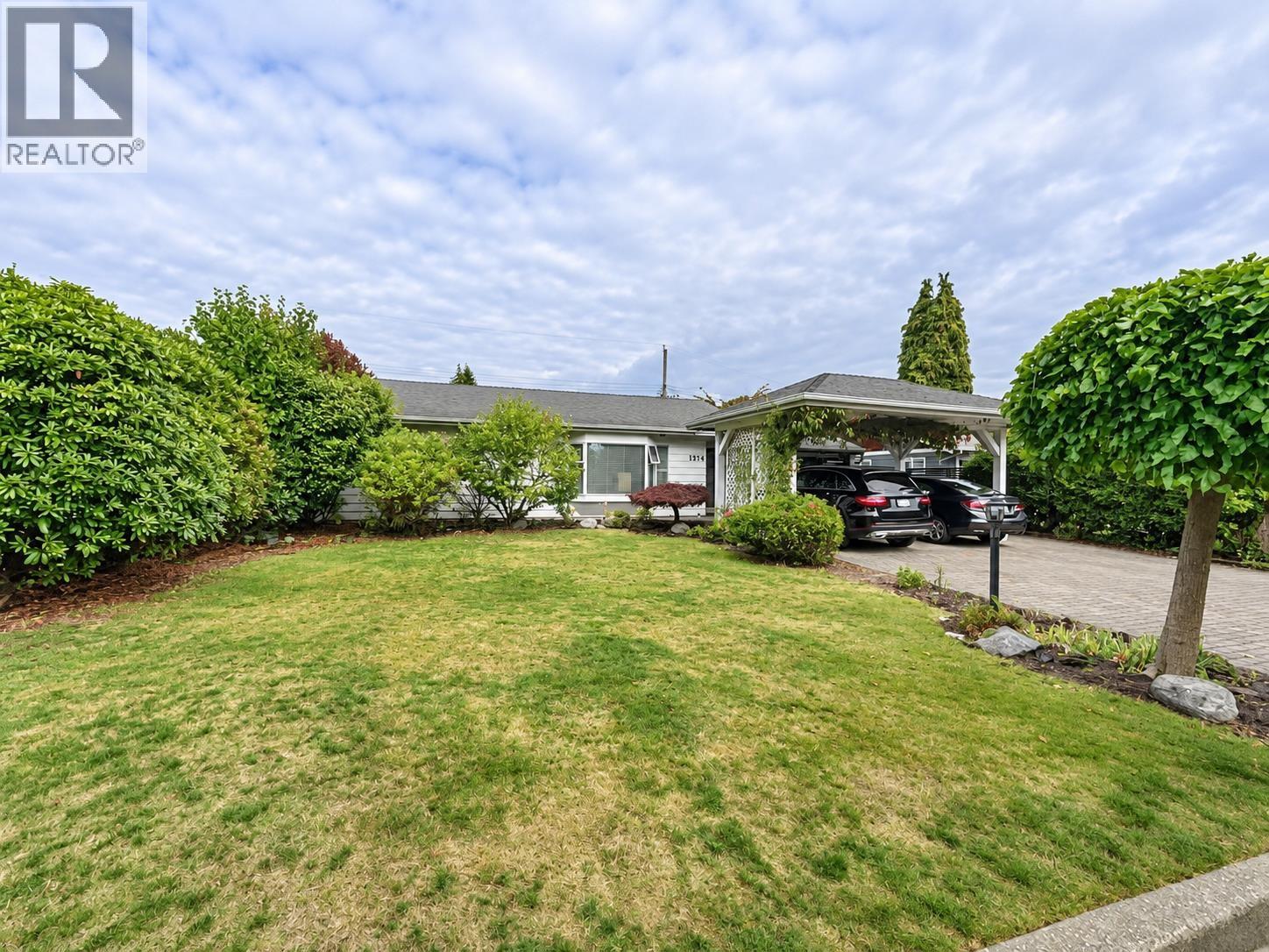 1374 SOWDEN STREET, north vancouver, British Columbia