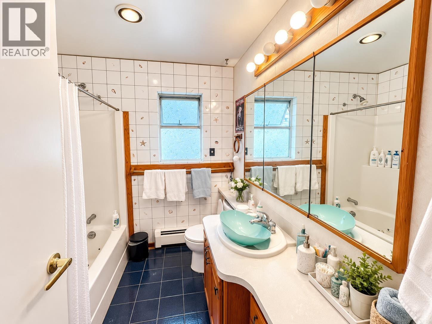 1374 Sowden Street, North Vancouver, British Columbia  V7P 1L8 - Photo 11 - R3165971
