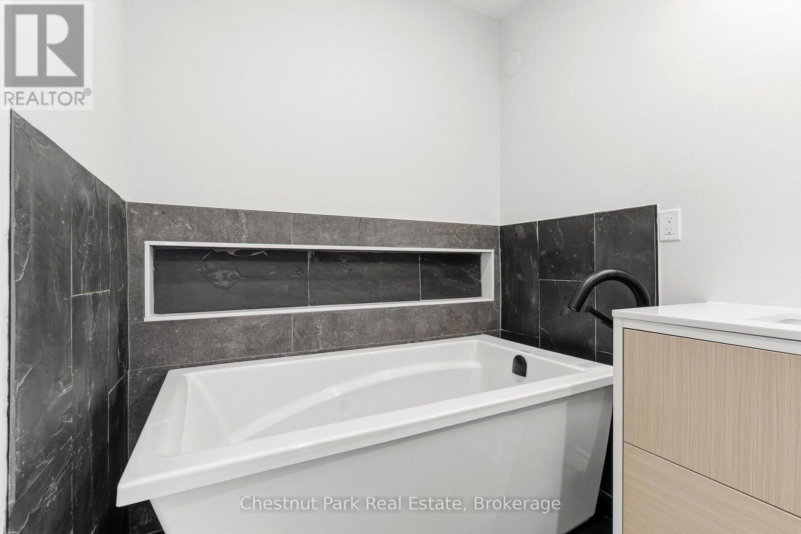 30 Catharine Crescent, Bracebridge, Ontario  P1L 1B1 - Photo 17 - X13788560