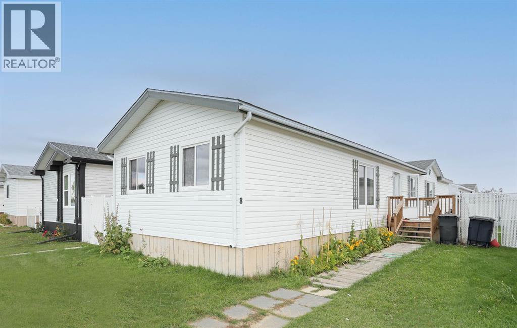 8 Meadowplace Crescent E, Brooks, Alberta  T1R 0R5 - Photo 1 - A2342227