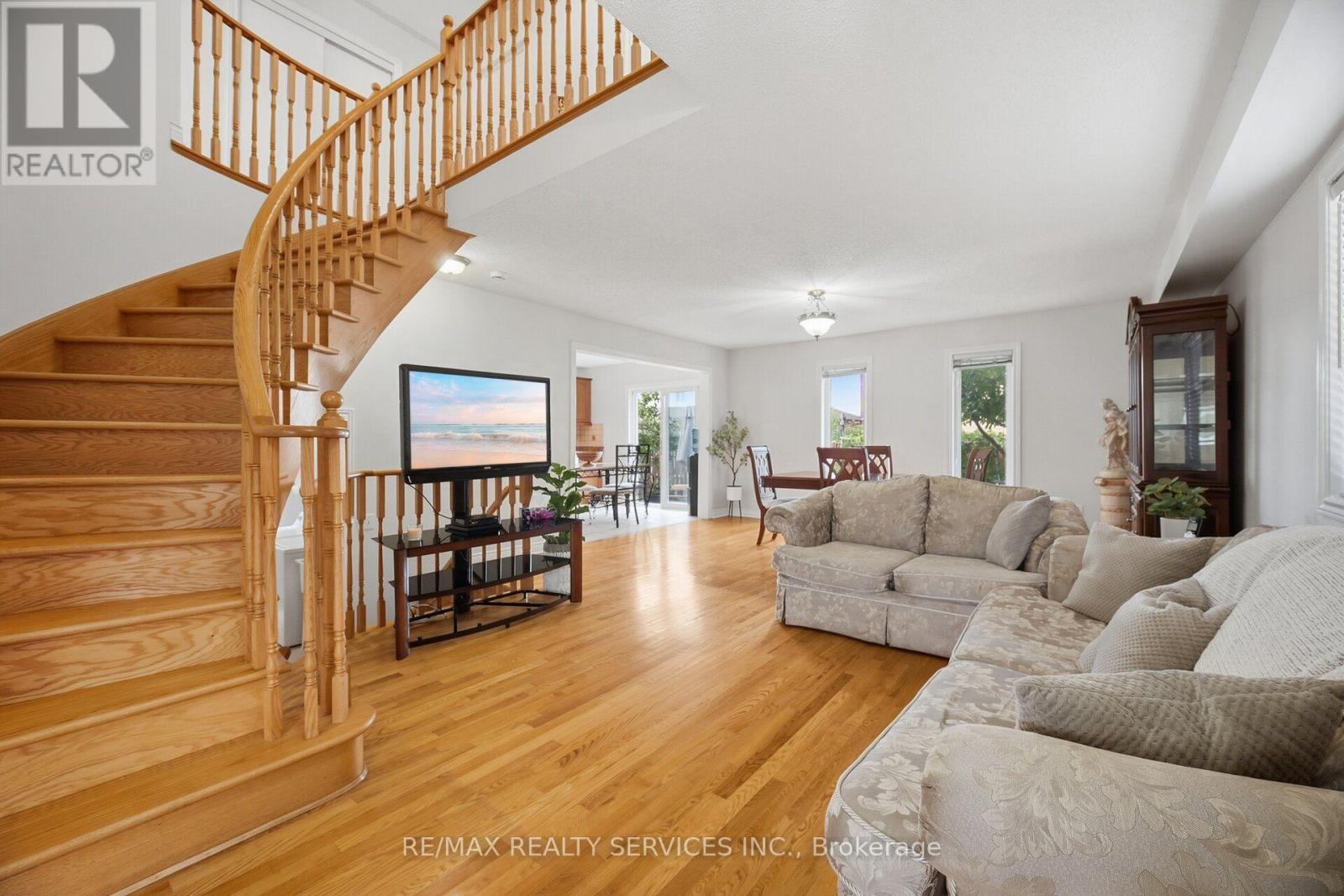 30 Maple Beach Crescent, Brampton, Ontario  L7A 2T8 - Photo 10 - W13788548